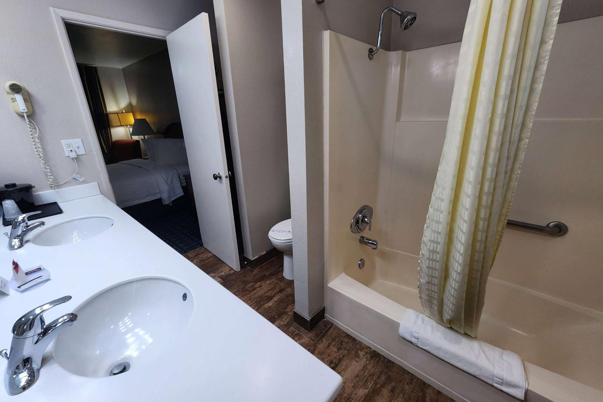 Ramada Bayside Inn & Suites Eureka Luaran gambar